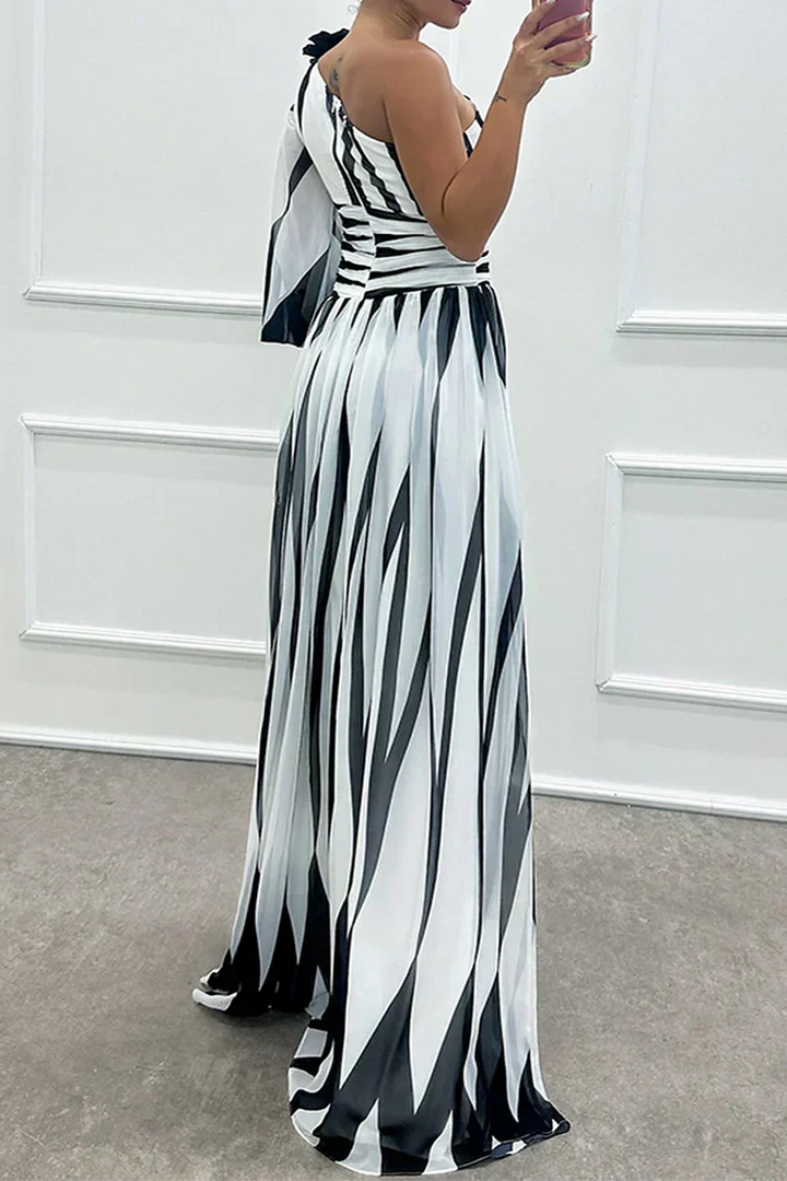 Shiloh - Abito Maxi Elegante a Righe con Spalla Scoperta