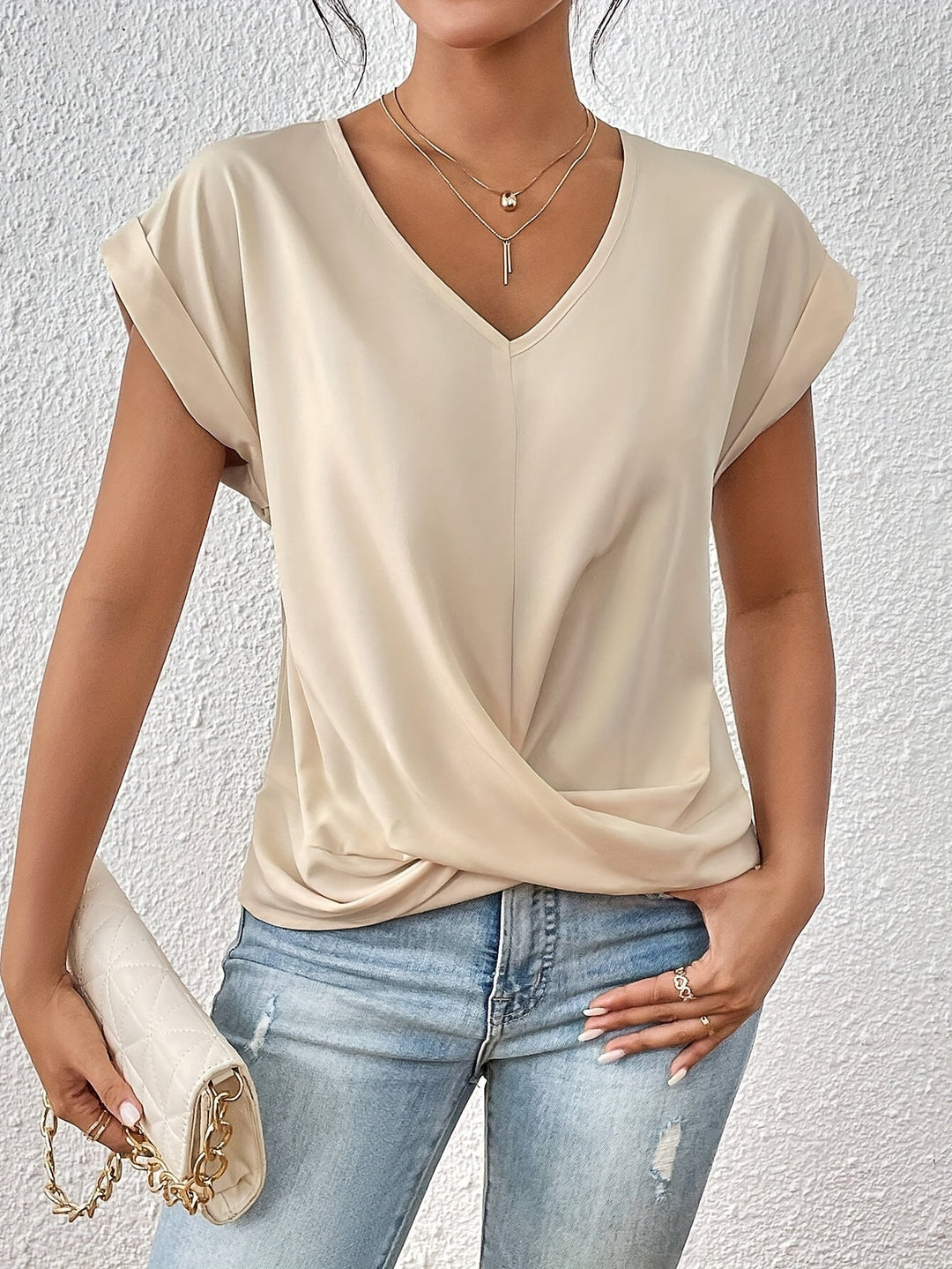 Dela™ | Comfortable T-Shirt with Elegant Neckline