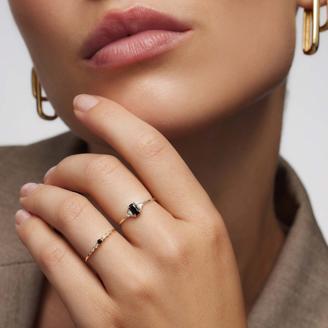 Ring with a black spinel in a baguette cut