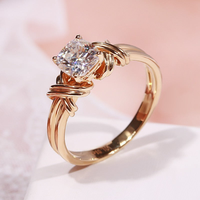 Vivid ring with a tied band | Gold