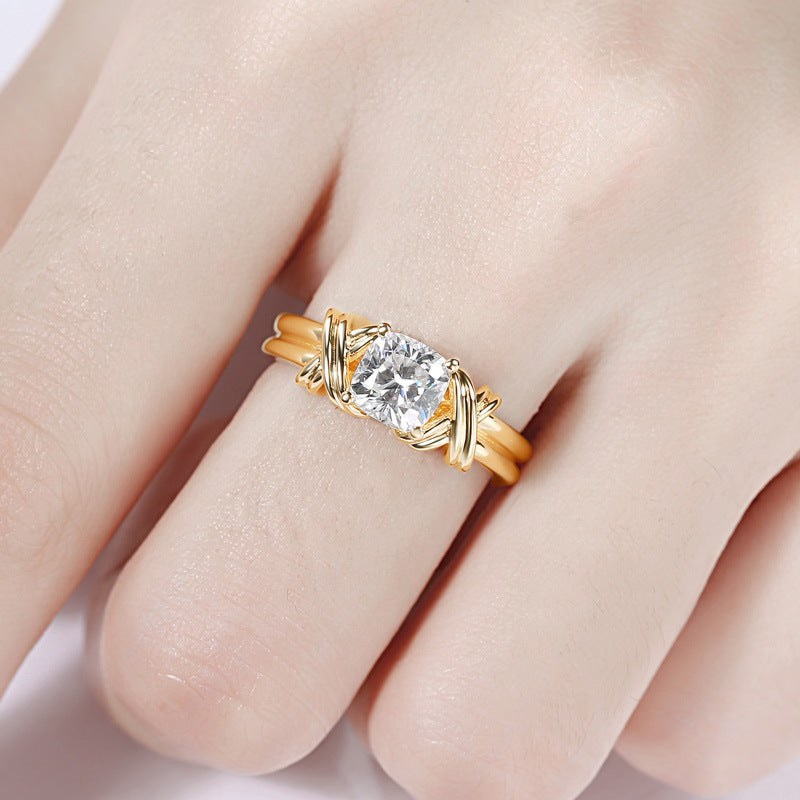 Vivid ring with a tied band | Gold